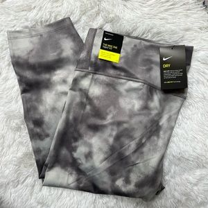 NWT Nike Performance Legging